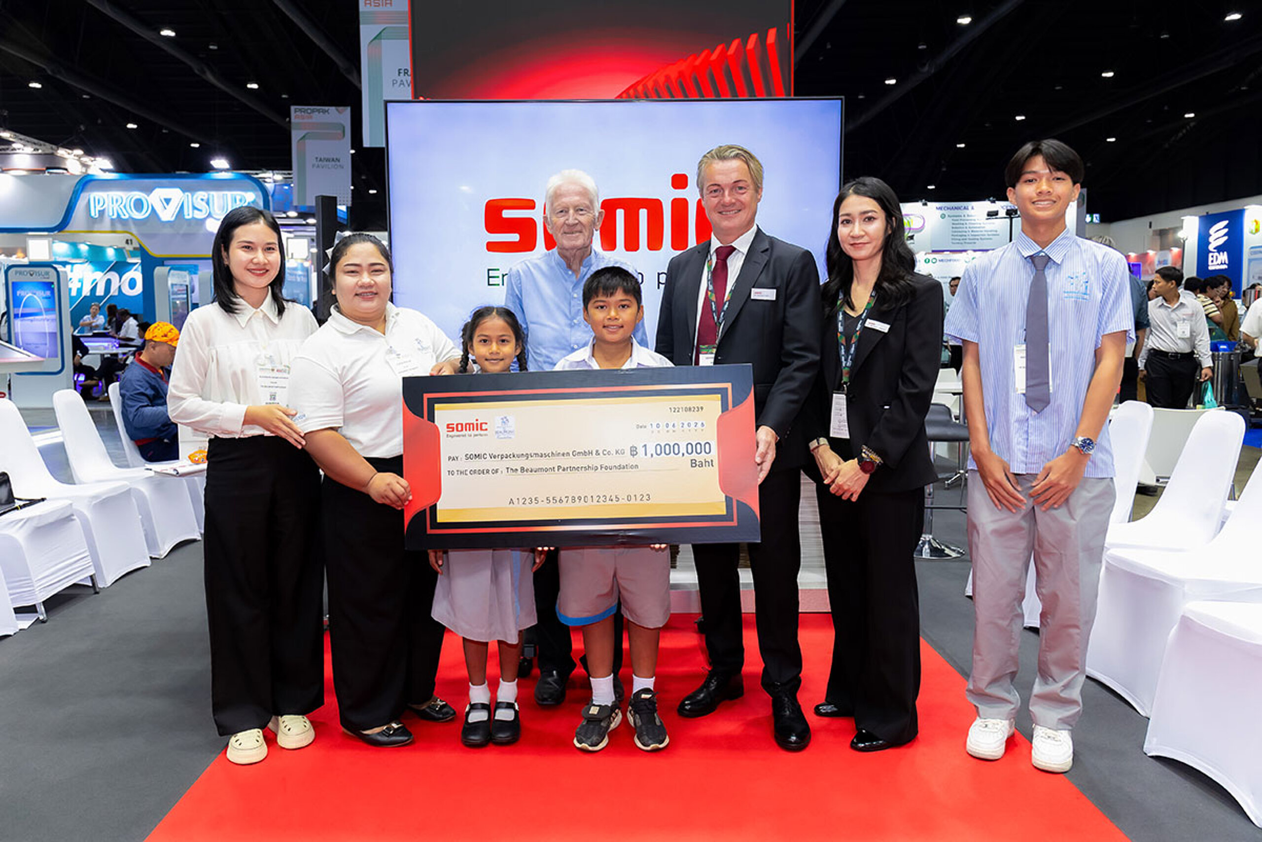 SOMIC CEO Dr. Gerhard Huber and Members of the Beaumont Foundation during the Check Presentation at ProPak Asia 2026