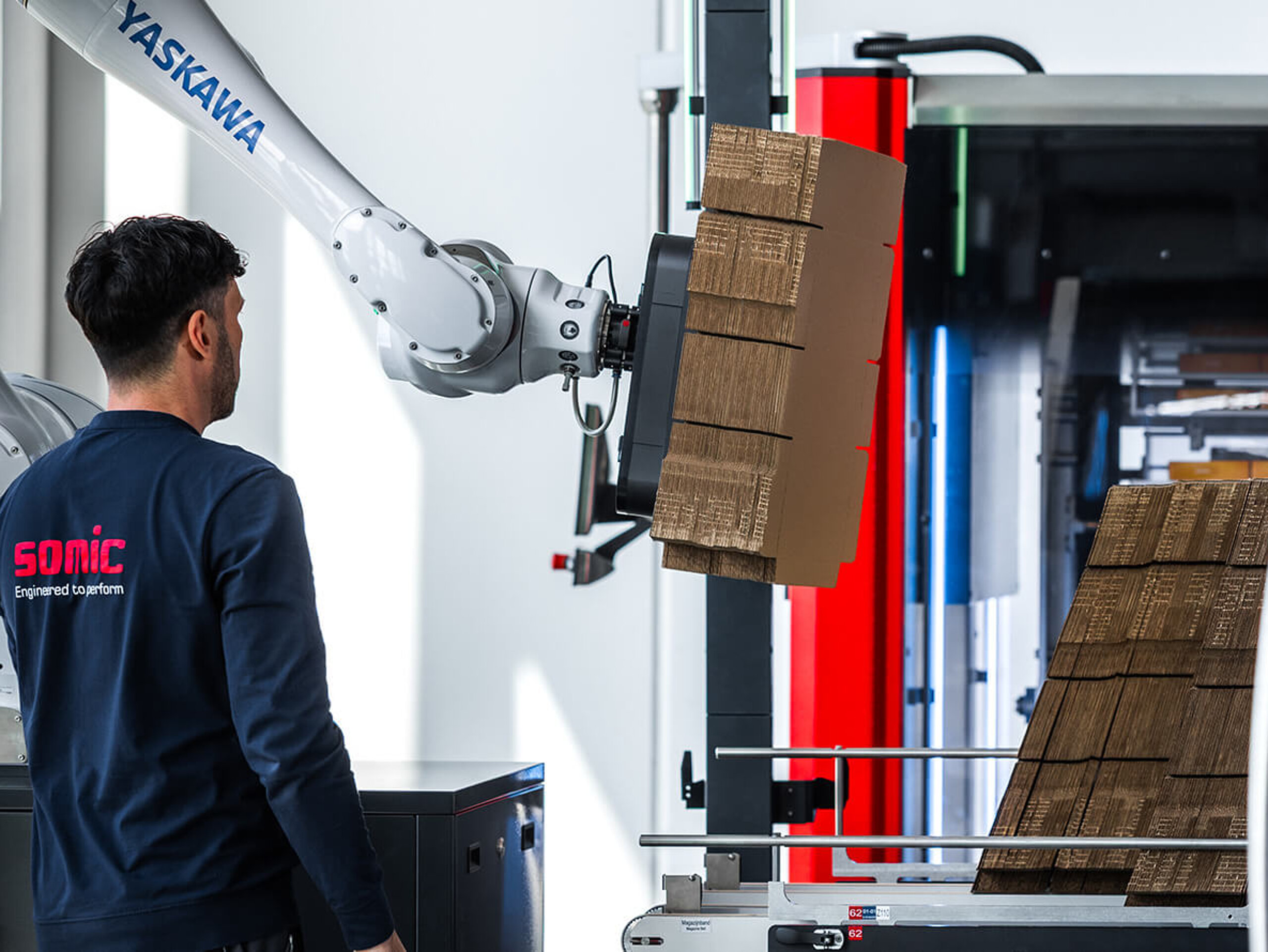 SOMIC CoboLoad – Für die automatisierte Beladung des Kartonmagazins