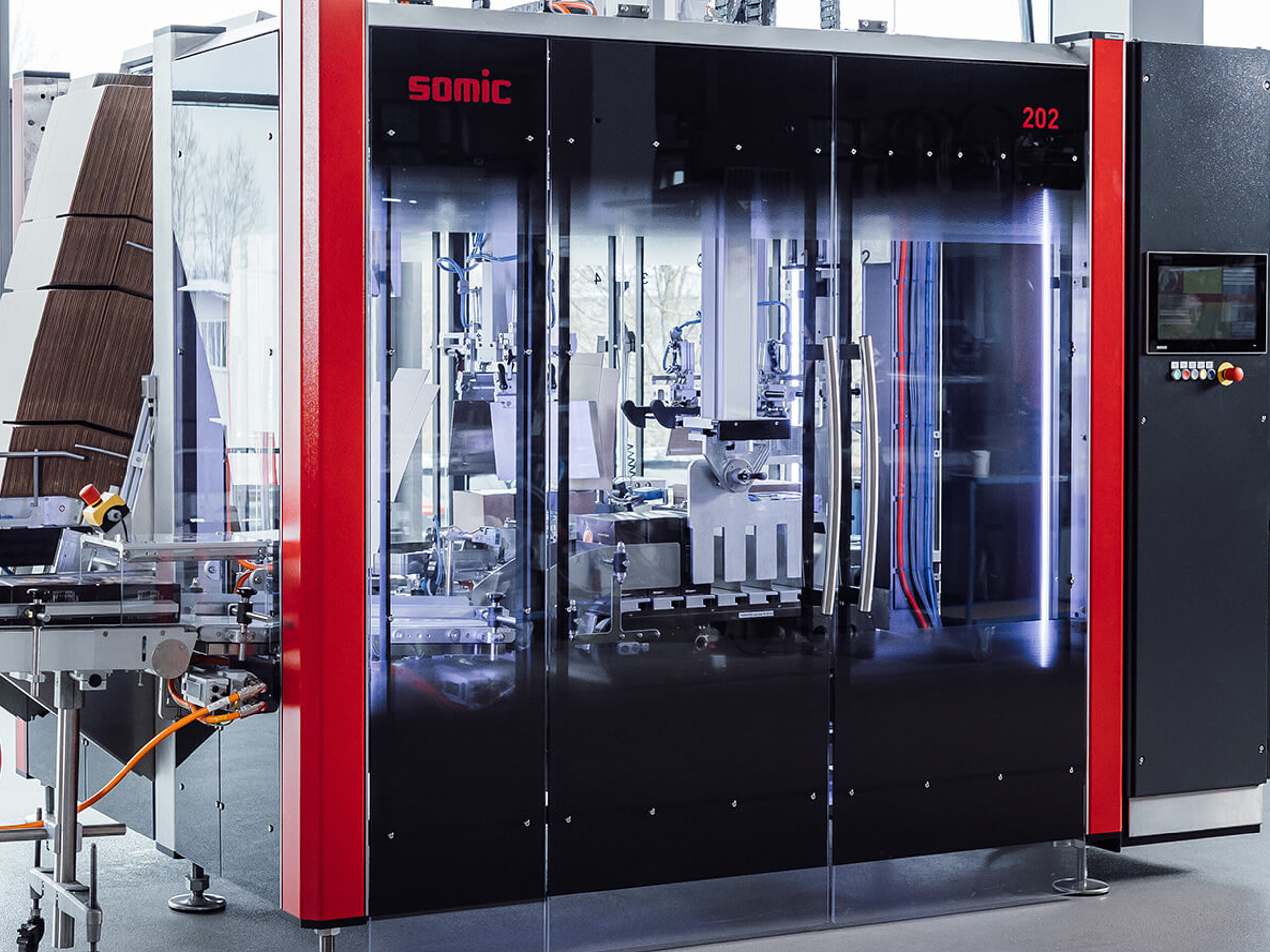 SOMIC 202: Der effiziente und kompakte Kartonierer für standardisierte Verpackungsaufgaben