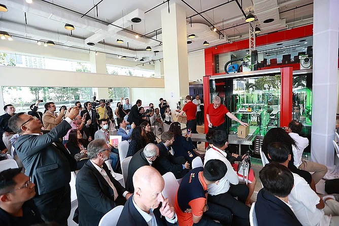 Demonstration of the SOMIC 434 cartoning machine during the opening ceremony of the SOMIC facility in Bangkok.